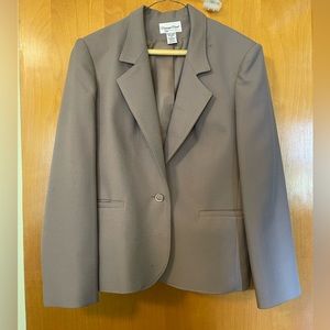 Carriage Court petite size 6 brown blazer